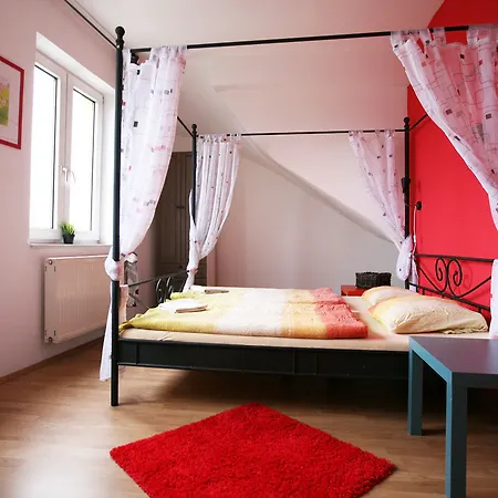 Freddie Next To Mercury Хостел