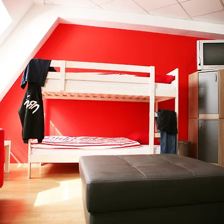 Freddie Next To Mercury بيت شباب براتسيلافا