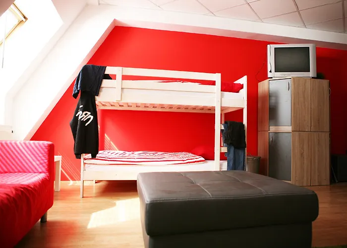 Freddie Next To Mercury بيت شباب براتسيلافا