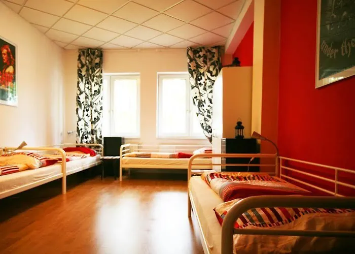 Hostal Freddie Next To Mercury *