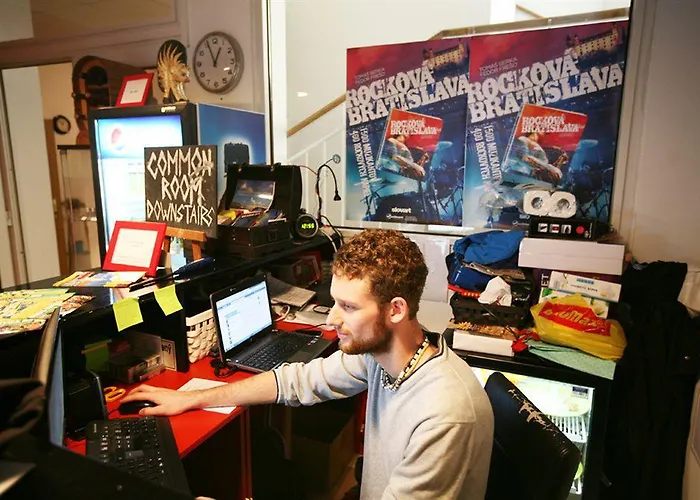 Freddie Next To Mercury Hostel Bratysława