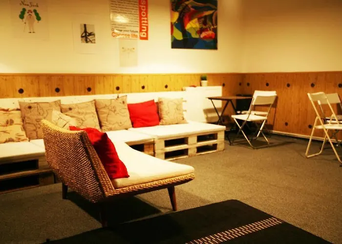 Freddie Next To Mercury Bratysława